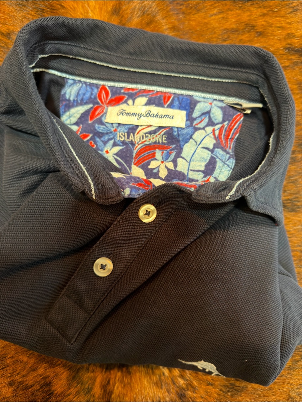 Men’s Golf Polo
Tommy Bahama XL Blue Floral Collar Supima Cotton Flag America - Picture 8 of 8
